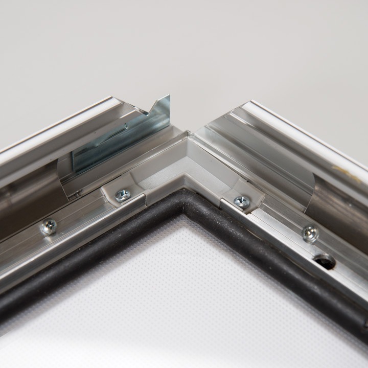 Lockable Weatherproof Smart Ledbox 35 mm Single Sided - MT Displays